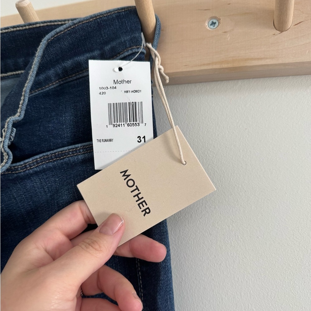 NWT MOTHER The Runaway bootcut mid-rise jeans